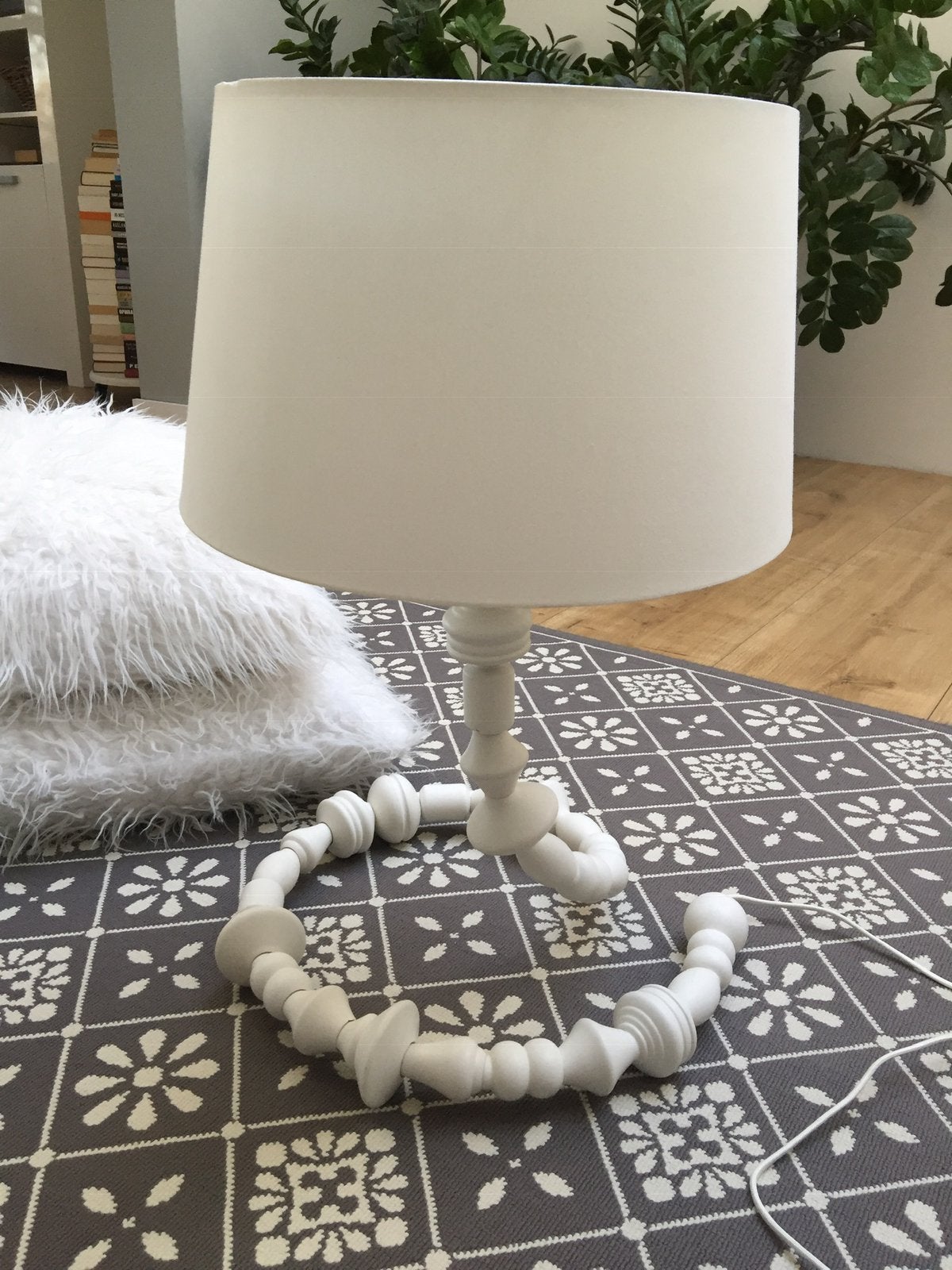 ==MOOI== Grote tafellamp met uniek houten kralen 60 cm, Wit, Ophalen of Verzenden, Zo goed als nieuw, Design