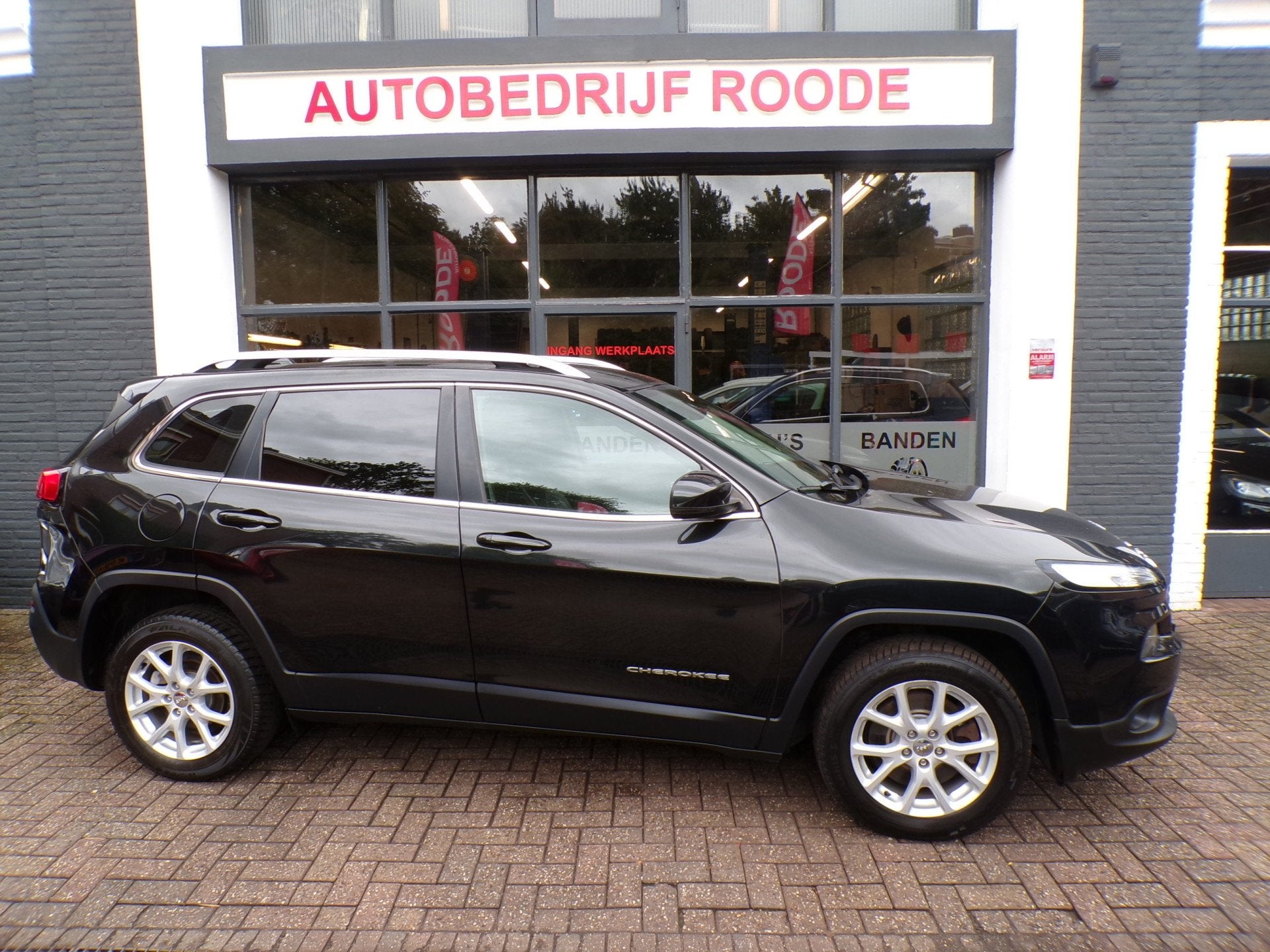 Jeep Cherokee 2.0 Longtitude TOP STAAT EN VEEL EXTRA'S!, Auto's, Voorwielaandrijving, 4 cilinders, Met garantie (alle), Zwart