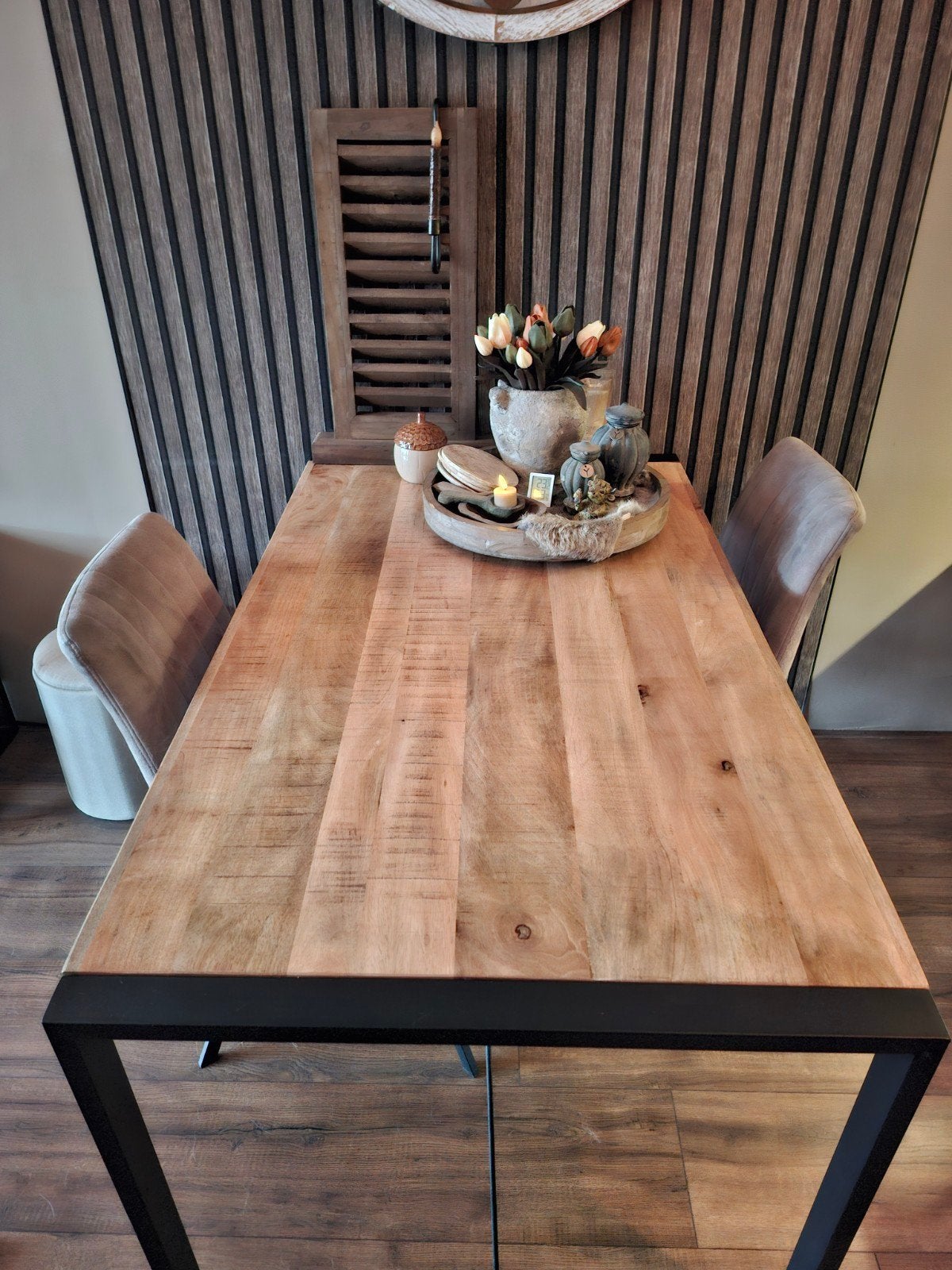 Eettafel mangohout met metalen onderstel, Modern, Industrieel, 50 tot 100 cm, Zo goed als nieuw, 150 tot 200 cm