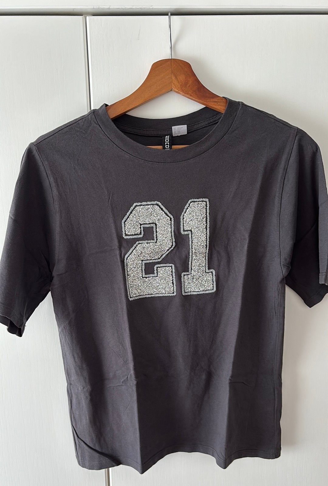 H&M Dividend meisjes shirt donkergrijs met glitter mt XXS, Kleding | Dames, Ophalen of Verzenden, Zo goed als nieuw, Korte mouw