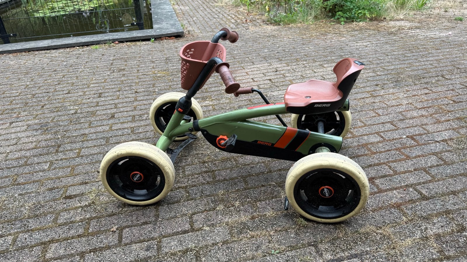Berg Buzzy Skelter - Retro Green, Kinderen en Baby's, Speelgoed | Buiten | Skelters, Ophalen, Gebruikt, Berg