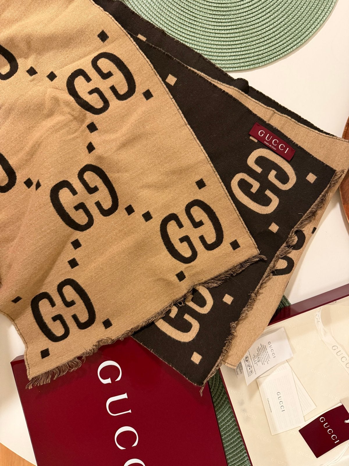 Authentieke Gucci sjaal - Perfecte staat met toebehoren, Ophalen of Verzenden, Zo goed als nieuw, Sjaal