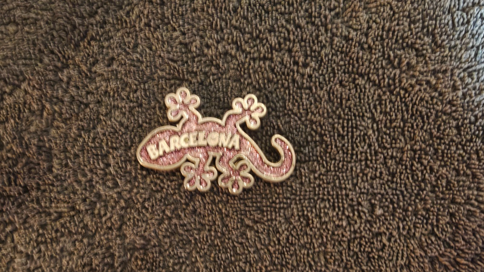 Roze glitter hagedis speld - Barcelona souvenir, Ophalen of Verzenden, Gebruikt