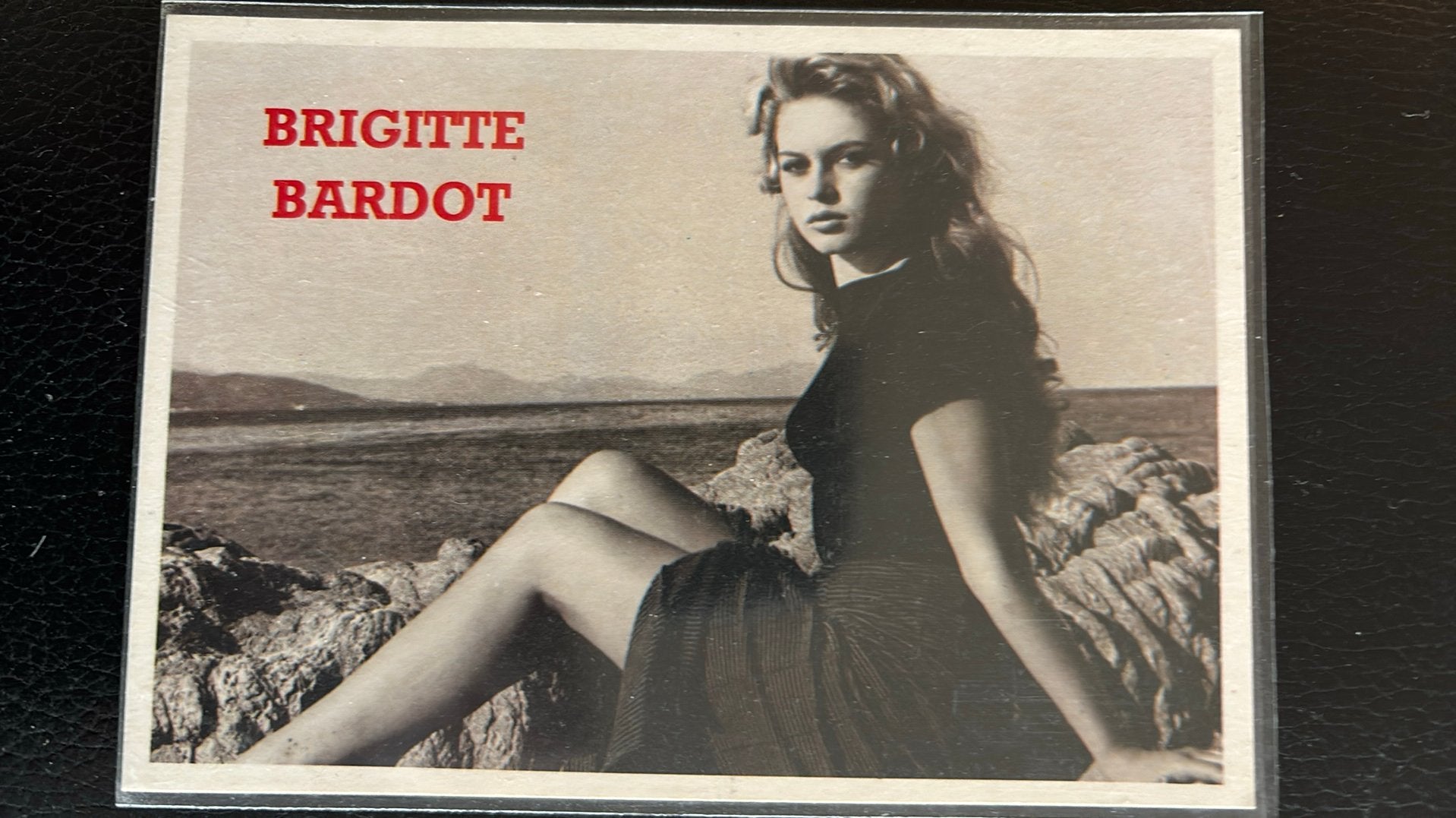 Brigitte Bardot fraaie kaart van een jonge Bardot, Verzenden, 1960 tot 1980, Ongelopen, Sterren en Beroemdheden