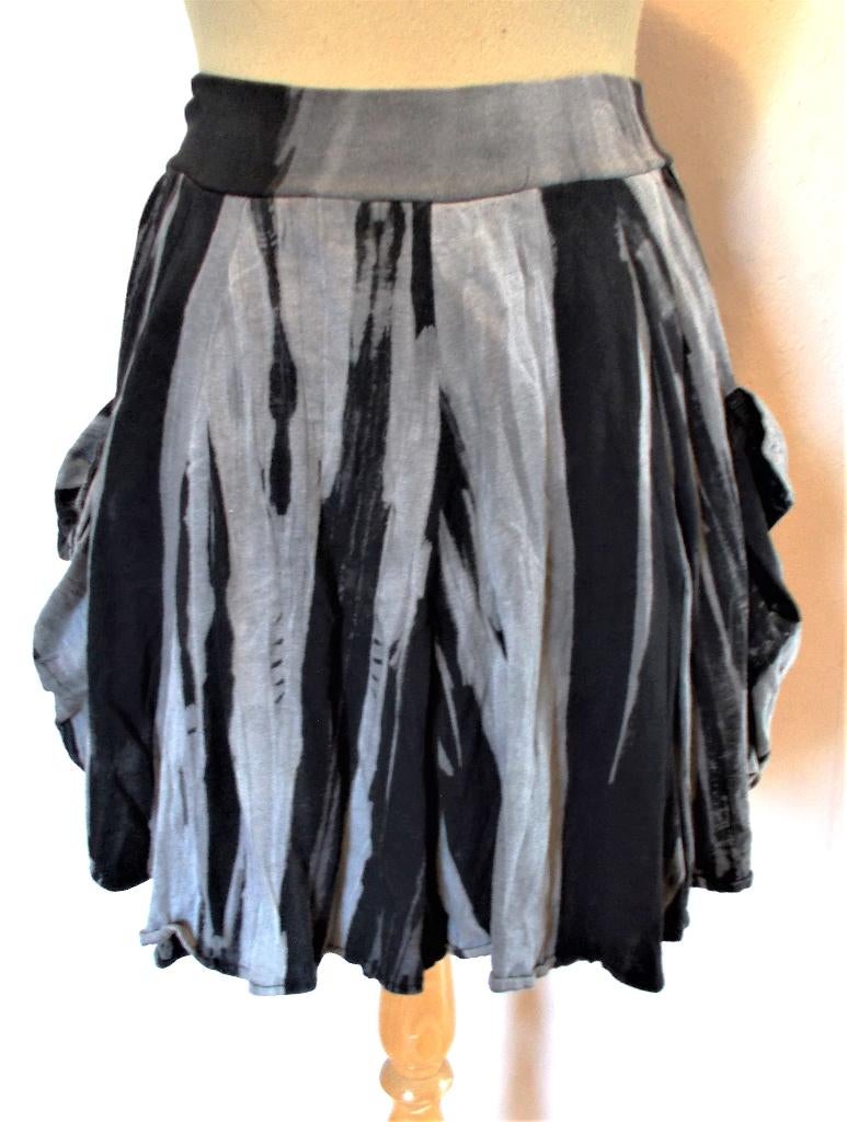Apart tie-dye zwart/grijs rokje van Italiaanse merk Trust! L, Verzenden, Zwart, Maat 42/44 (L), Zo goed als nieuw