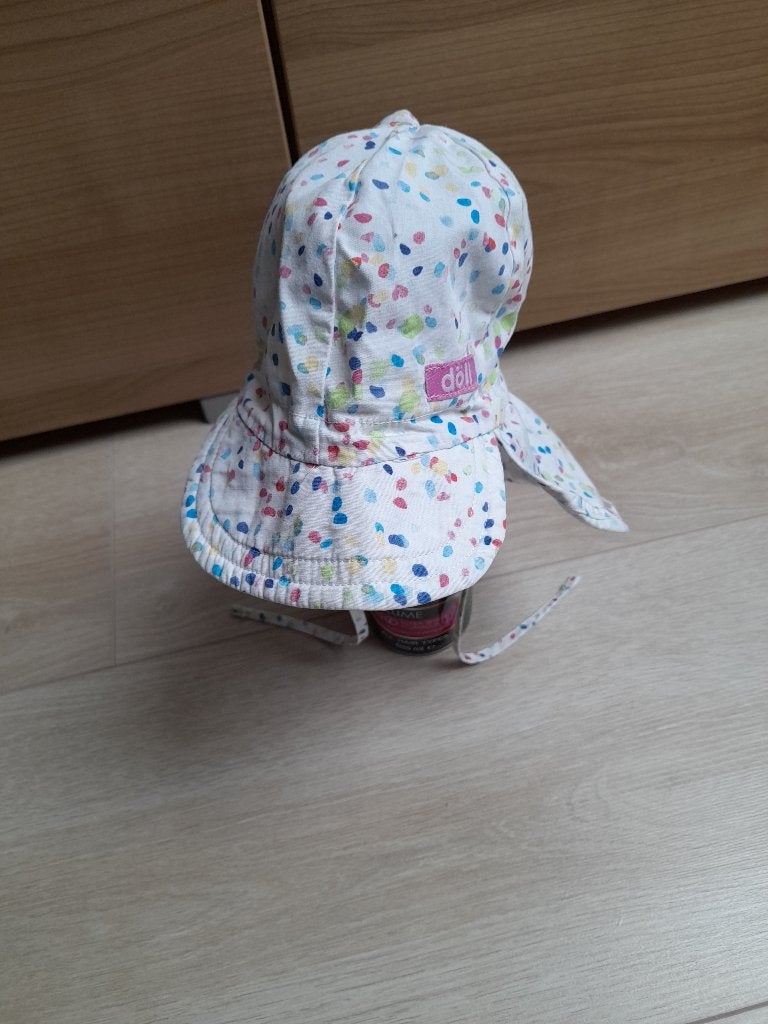 Zomermutsje met nekbescherming en touwtjes, Doll, Jongen of Meisje, Ophalen of Verzenden, 122 t/m 128