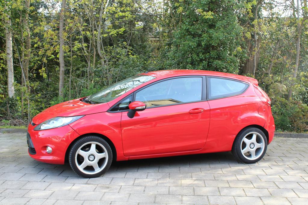 Ford Fiesta 1.6 TDCi ECOnetic Lease Trend APK nieuw!, Voorwielaandrijving, Euro 5, Stof, Gebruikt