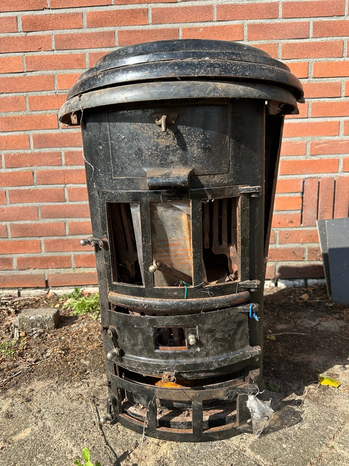 Oude gietijzeren kachel . Opknapper, Ophalen, Gebruikt, Vrijstaande haard, Overige soorten