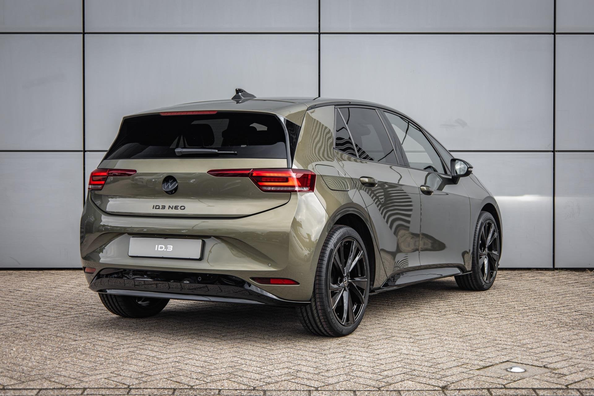 Volkswagen ID.3 Neo Life 190pk 58 kWh | Pouw Black Style Pak, Auto's, Automaat, 12 maanden, Zwart, 190 pk