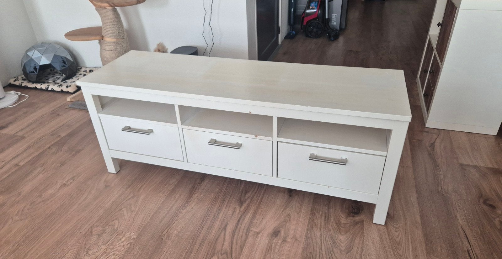 GRATIS!!! Witte TV-meubel met 3 lades en open vakken, Ophalen, Gebruikt, 100 tot 150 cm, Minder dan 100 cm