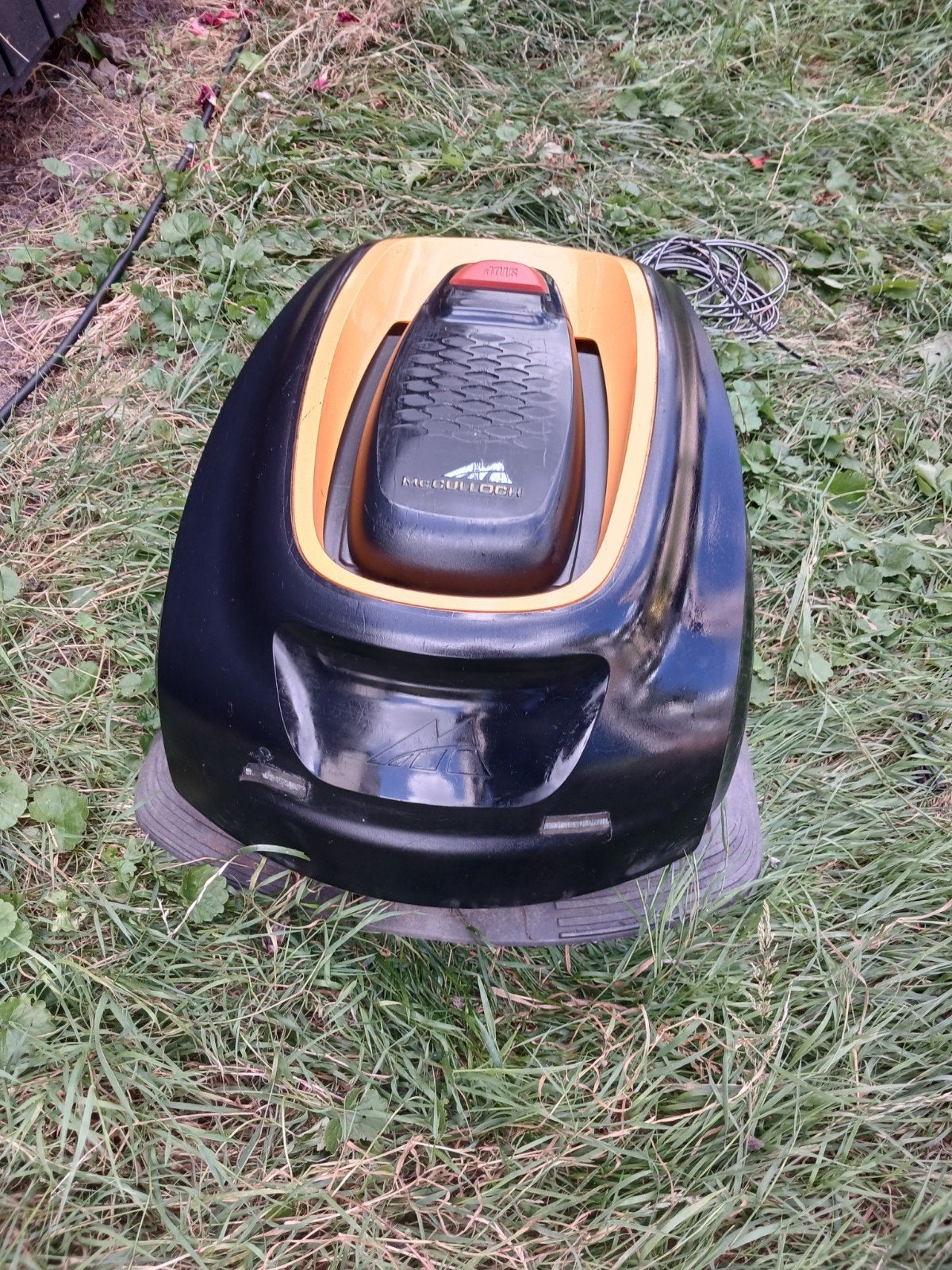 McCulloch Rob R600 Robotmaaier - Automatisch grasmaaien, Cirkelmaaier, Gebruikt, Minder dan 30 cm, Accu-grasmaaier