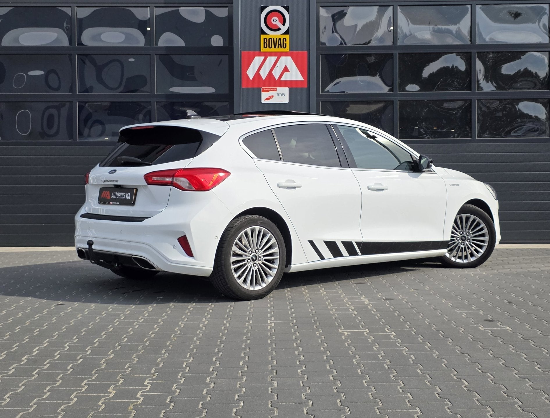 Ford Focus 1.5 EcoBoost Vignale | PANO | LEDER | TREKHAAK |, Auto's, Ford, 1304 kg, Gebruikt, Wit, Leder
