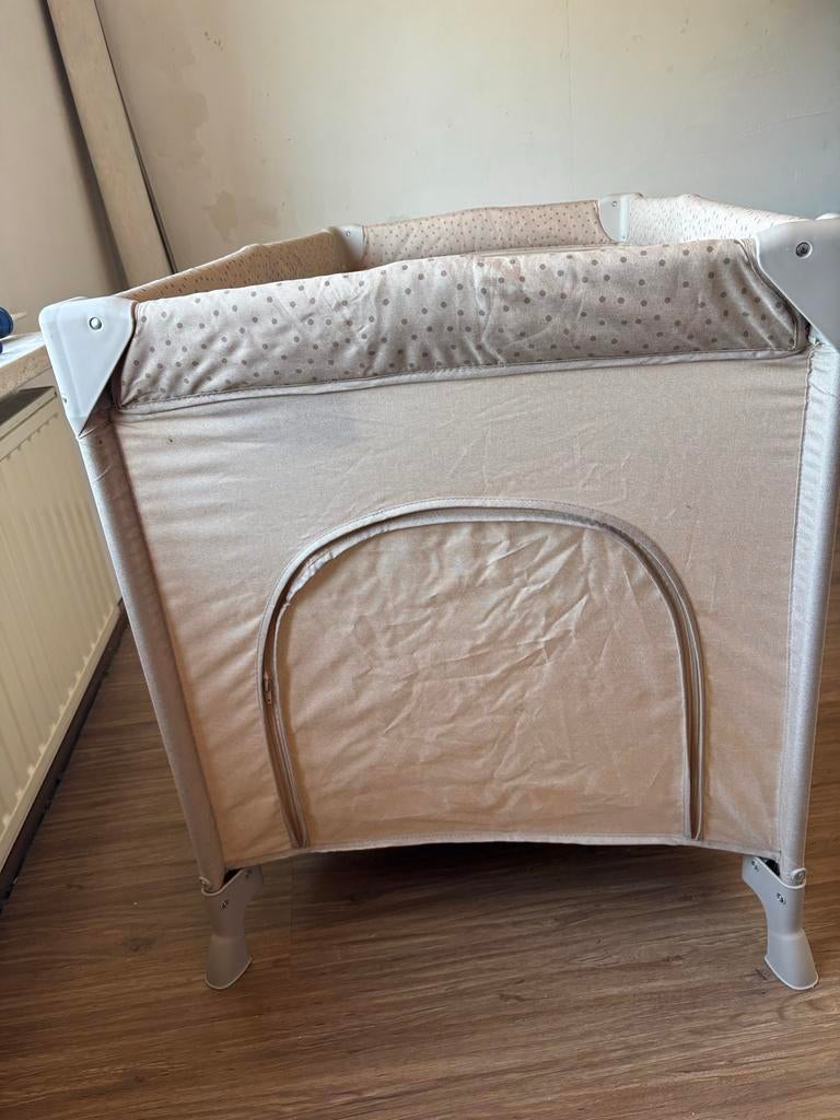 Compact en handig campingbedje, Ophalen of Verzenden, Gebruikt, Rechthoekig, Wieltjes