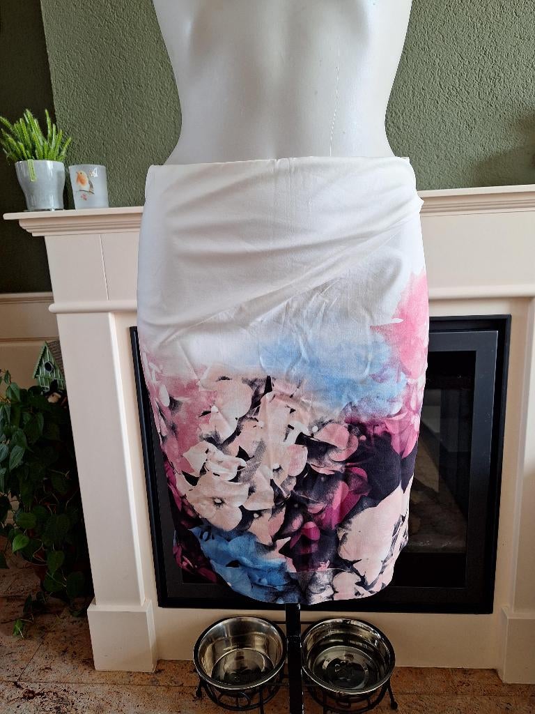 Karen Millen prachtige bloemen rok mt S 36 8 rokje, Kleding | Dames, Rokken, Ophalen of Verzenden, Zo goed als nieuw, Knielengte