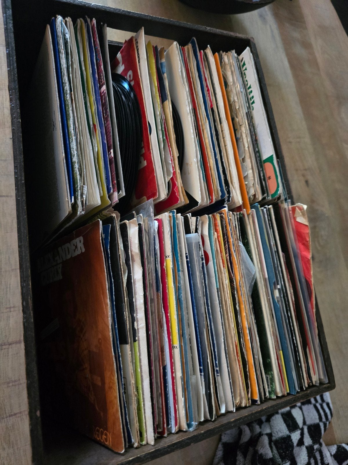 Te koop vinyl singles, Ophalen
