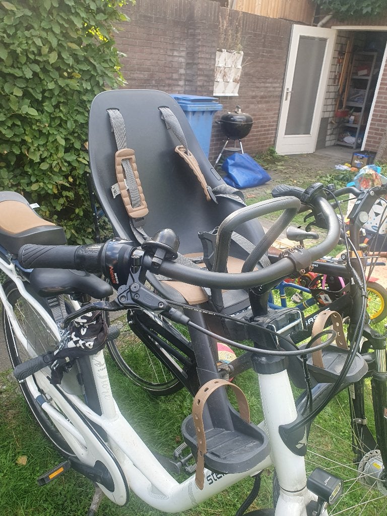 Urban Iki voorzitje zwart/bruin met bevestiging en stuurtje, Fietsen en Brommers, Voetsteuntjes, 0 t/m 18 kg, Voorzitje, Ophalen of Verzenden