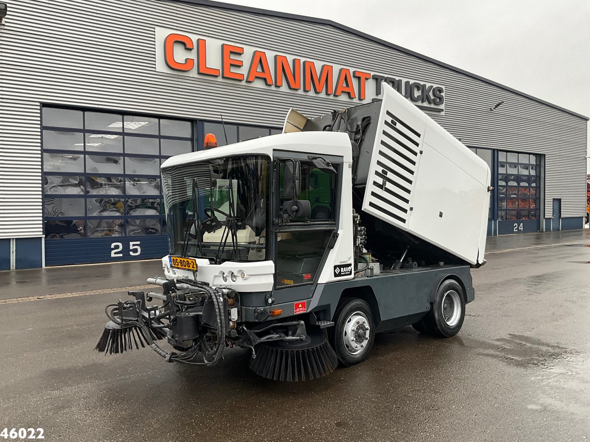 Ravo 580 with 3-rd brush (bj 2013), Euro 5, 160 pk, Diesel, 2 stoelen