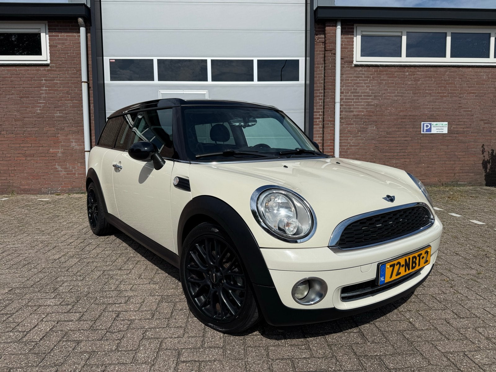 Mini Clubman 2008 nieuwe apk+groot onderhoud, Auto's, Voorwielaandrijving, 639 kg, Stof, 4 cilinders