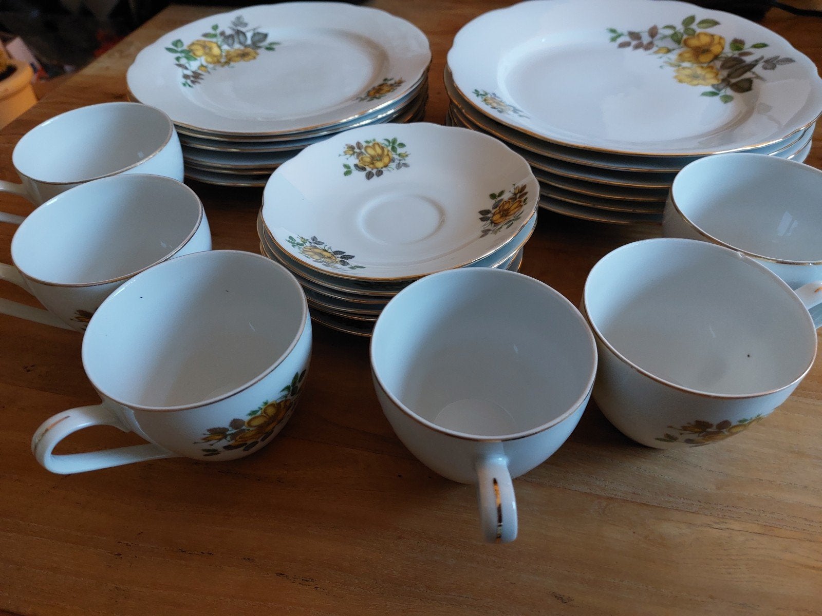 Mooi theeservies met bloemmotief, Ophalen