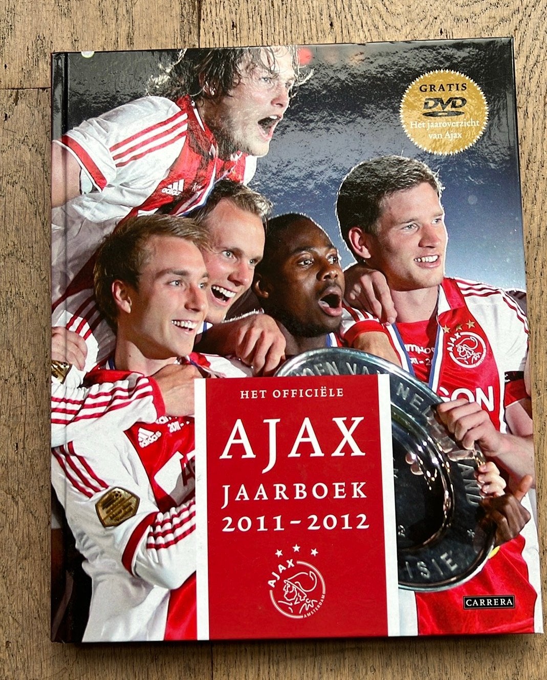Het Officiële Ajax Jaarboek 2011-2012 + DVD, Ophalen of Verzenden, Zo goed als nieuw, Balsport