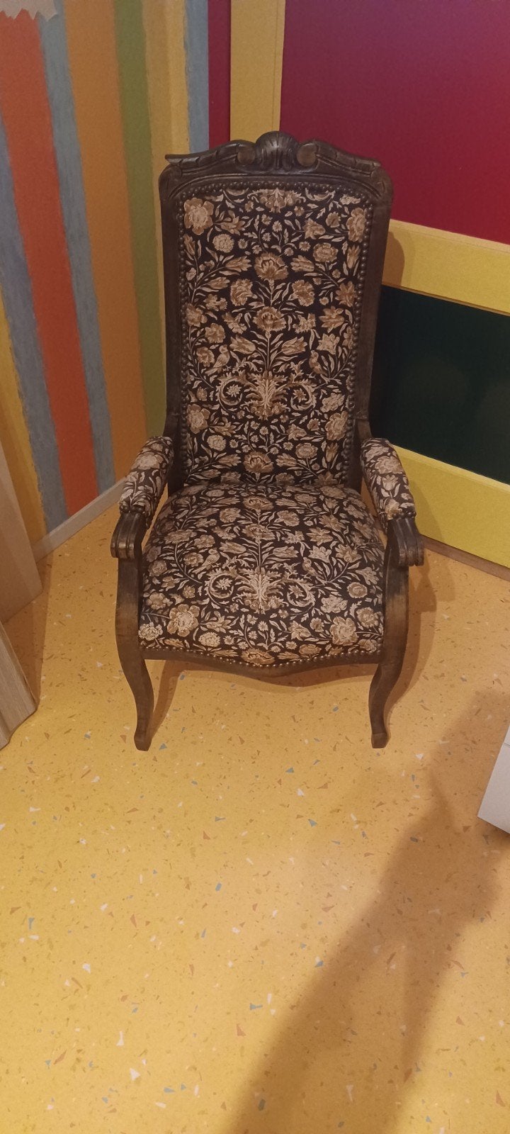 Antiek stoeltje met bloemenstof, 88cm hoog, Ophalen