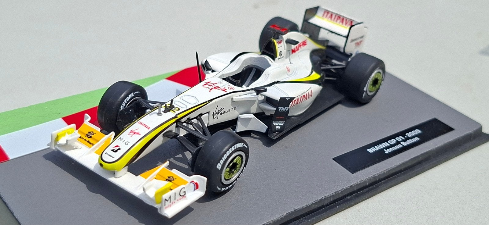 Brawn GP 01 - 2009 Jenson Button F1 modelauto, Ophalen of Verzenden, Zo goed als nieuw, Auto, Overige merken