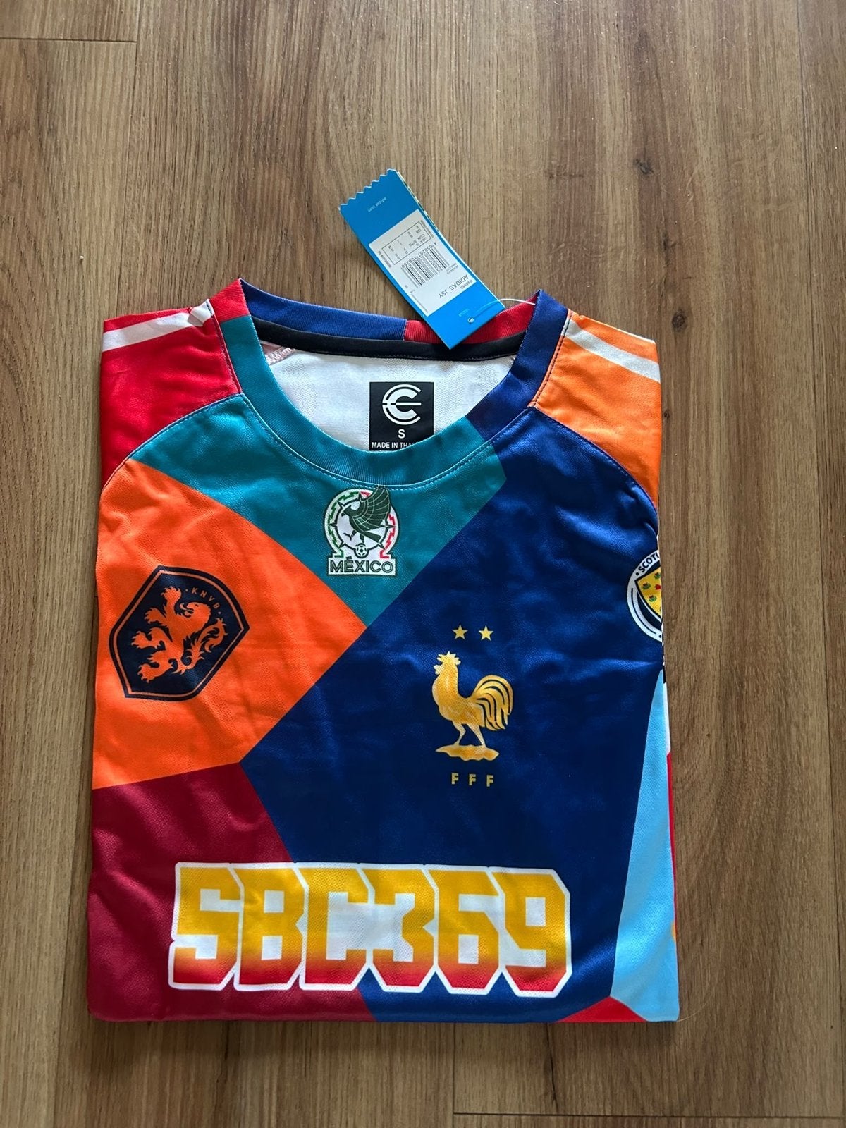 Uniek Voetbalshirt 'World Cup 2025' - Maat M, Maat 38/40 (M), Meerkleurig, Overige typen, Nieuw