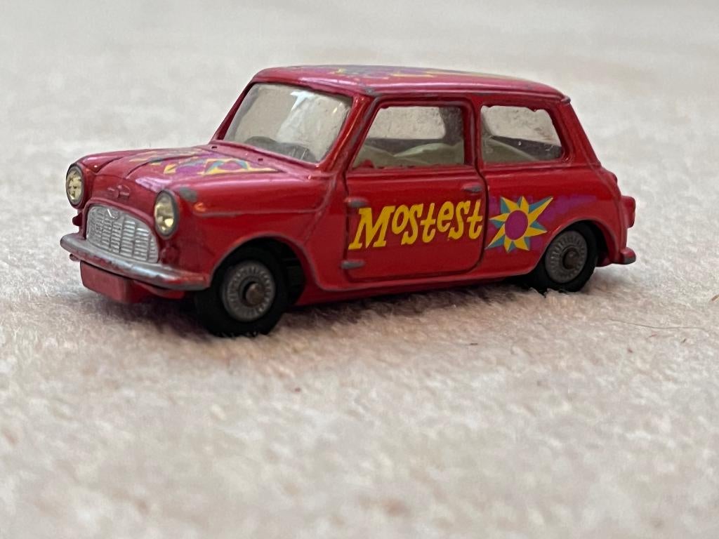 Corgi Toys - 349 Morris Mini Minor 'Pop Art' Edition, Ophalen of Verzenden, Gebruikt, Auto, Corgi