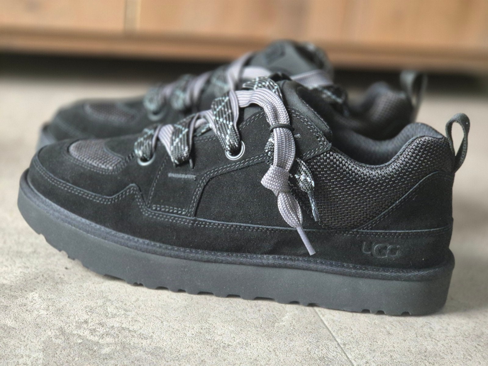 UGG LO LOWMEL M BLACK - maat 46, Nieuw, Ophalen of Verzenden, Sneakers of Gympen, Customerservicenl@ugg.com