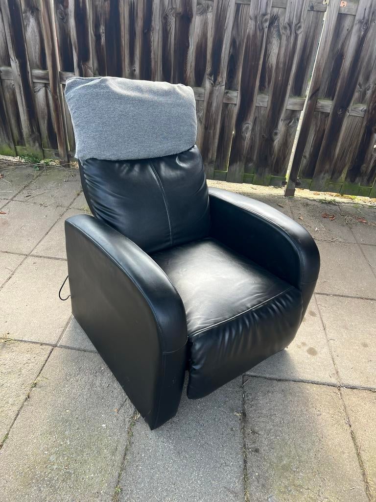 Leren relaxfauteuil met massagefunctie, Huis en Inrichting, Fauteuils, Zo goed als nieuw, Leer, 75 tot 100 cm, Ophalen of Verzenden