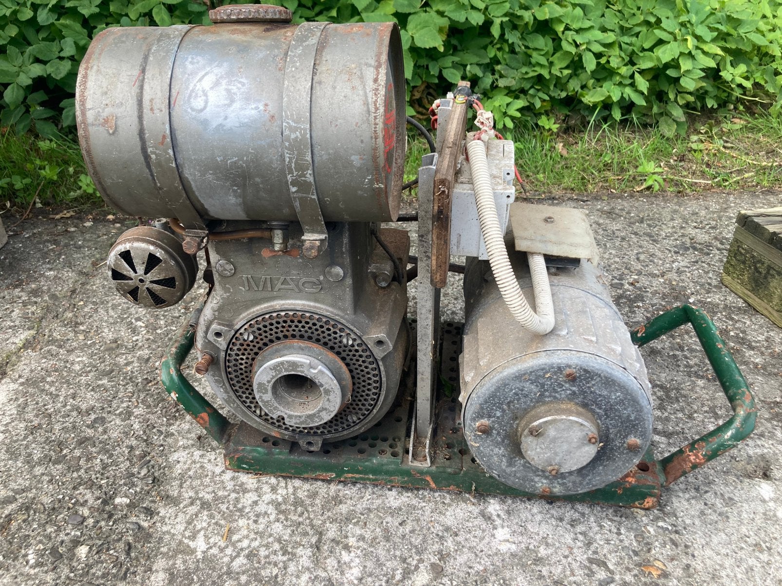 MAG motor met Dynaf generator /aggregaat 0,5 kVA 220/380V, Ophalen, Gebruikt, Benzinemotor, 1400 tot 1800 rpm