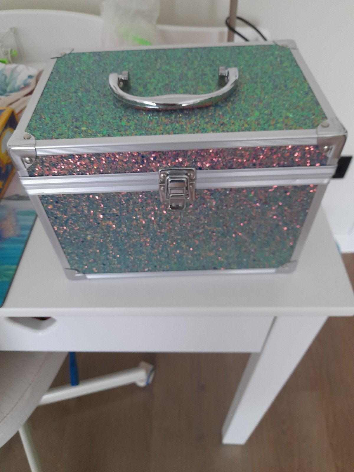 zgan kleurige glitter beautycase, make up doos, Overige kleuren, Met slot, Ophalen of Verzenden, Zo goed als nieuw