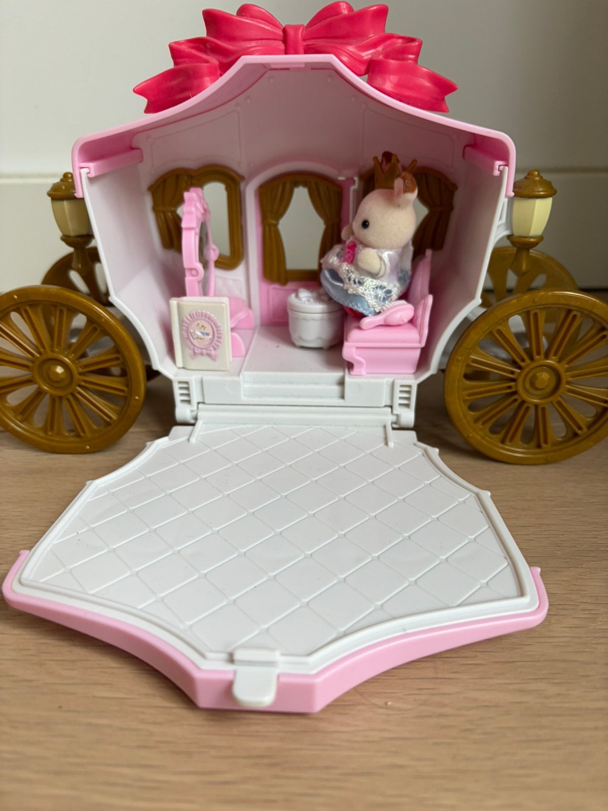 Sylvanian family koets met konijn, Ophalen of Verzenden, Zo goed als nieuw, Toebehoren