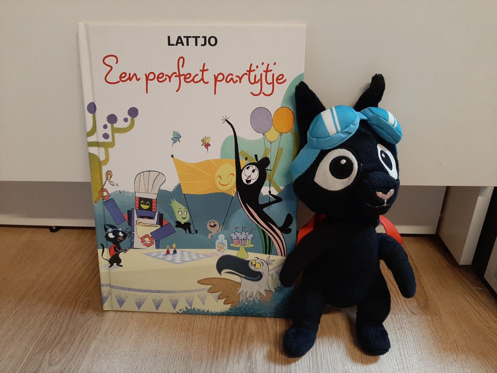 IKEA kat knuffel met boek, Ophalen of Verzenden