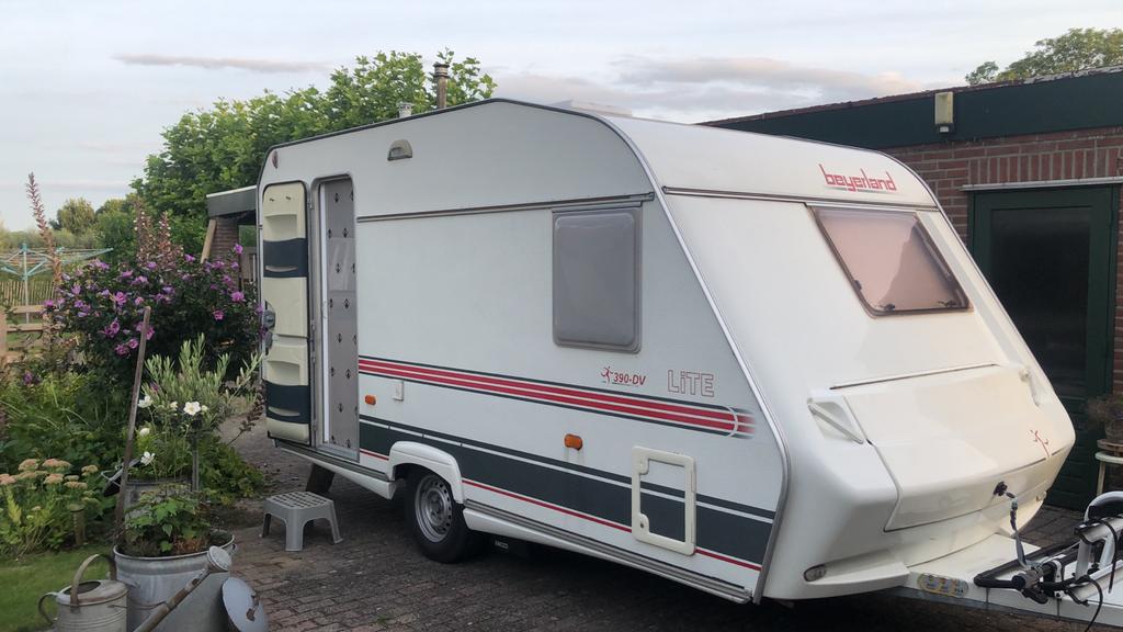 Beyerland Sprinter Lite 390 DV caravan met mover/ voortent, Standaardzit, Omvormbare zithoek, 750 - 1000 kg, Particulier