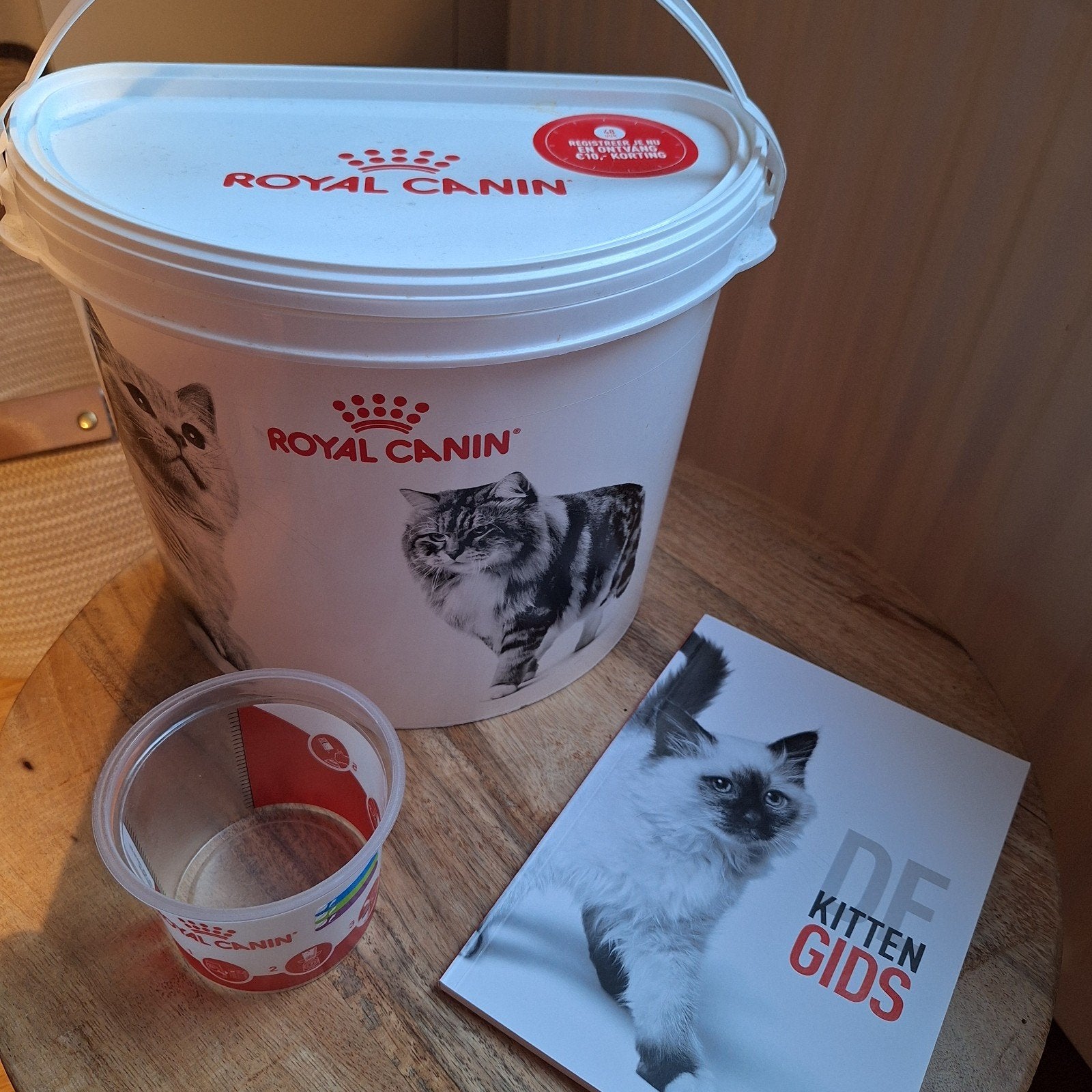 Gratis!!Kattenvoerdoos kittengids maatbeker, Dieren en Toebehoren, Dierenvoeding, Ophalen, Kat