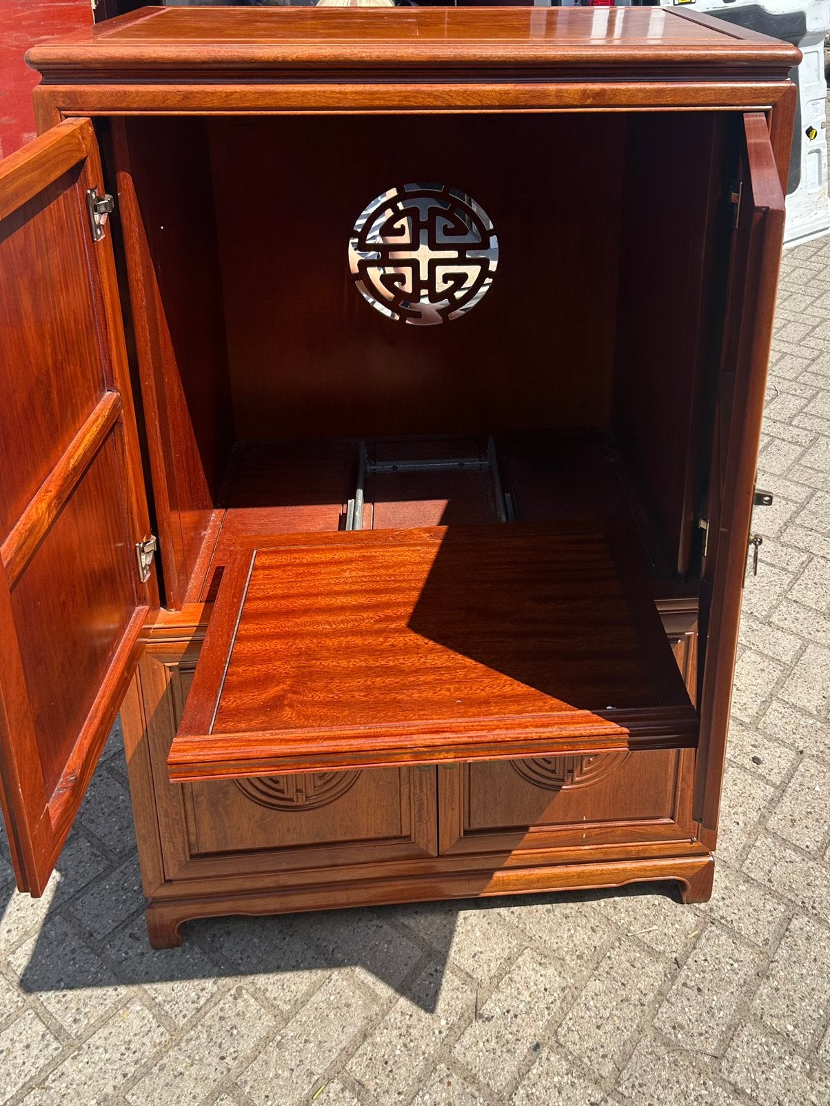 Traditionele Chinese oosterse kast, Ophalen