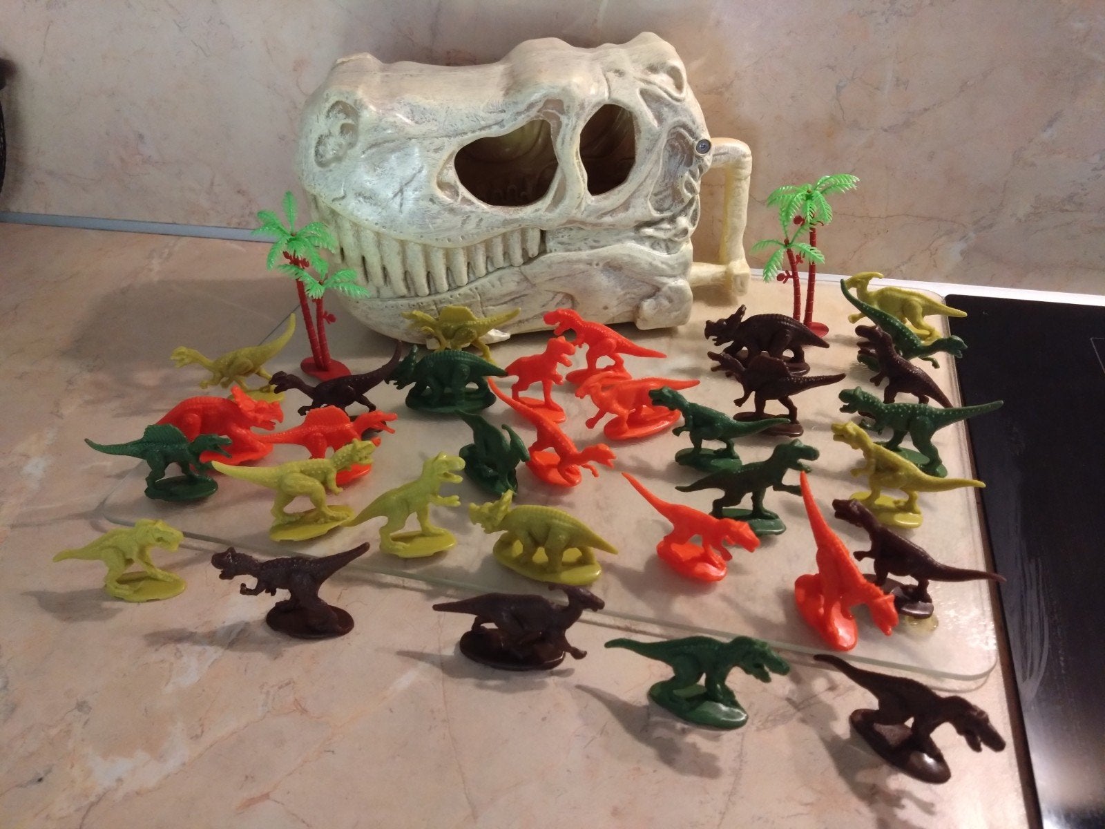 Dino speelset met opbergkop - veel plastic dino's, Ophalen of Verzenden