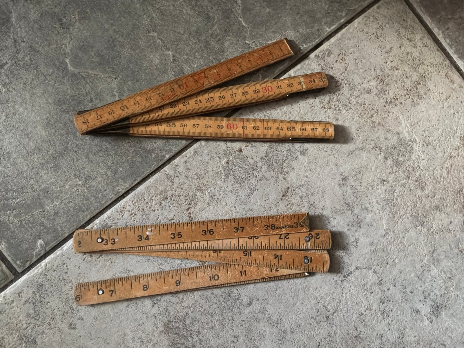 2 Duimstokken - Houten Meetgereedschap, Doe-het-zelf en Verbouw, Ophalen, Gebruikt, Rolmaat/meetlint