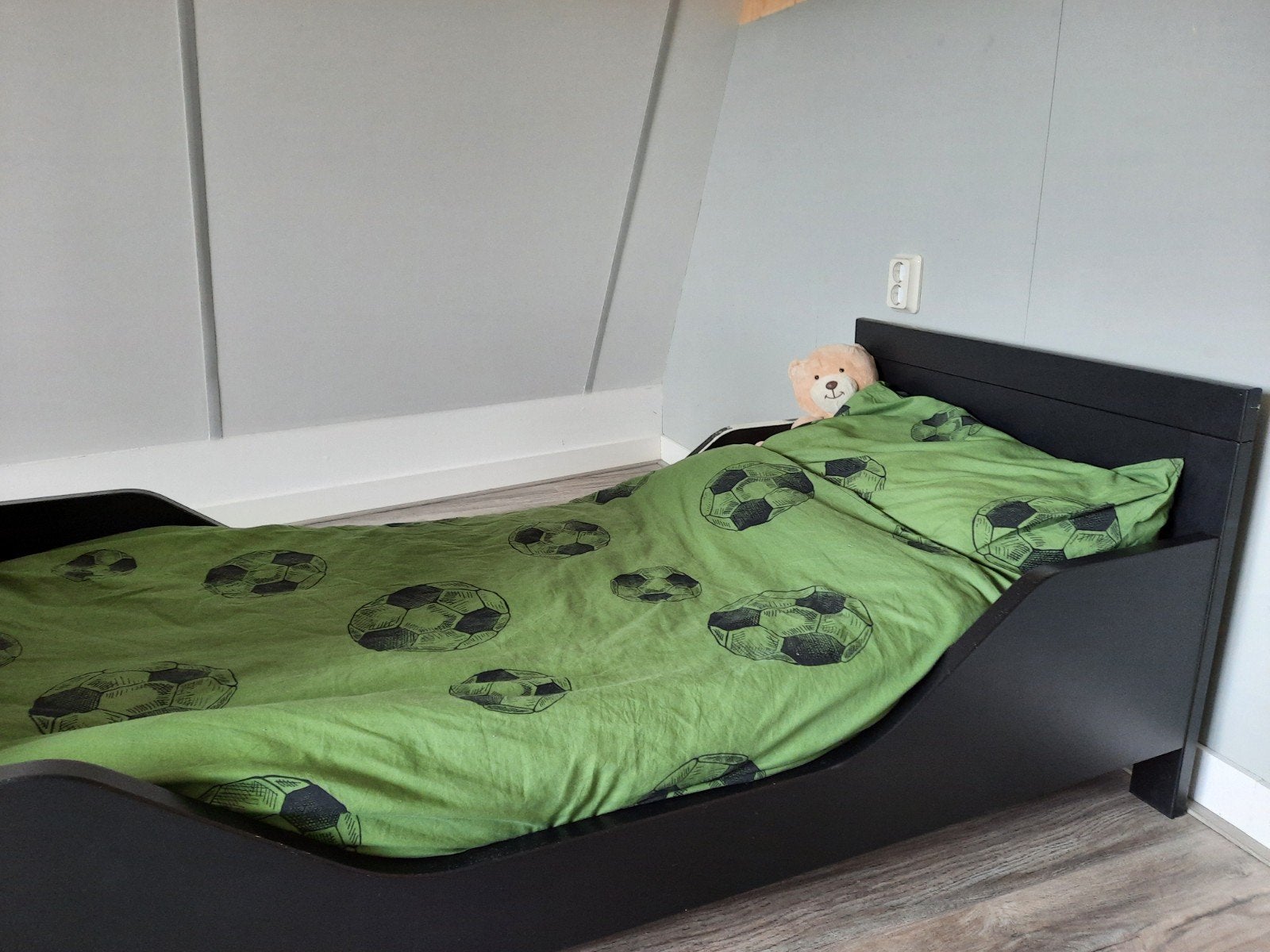 Zwart peuterbed, Ophalen, Gebruikt, Lattenbodem, Minder dan 70 cm