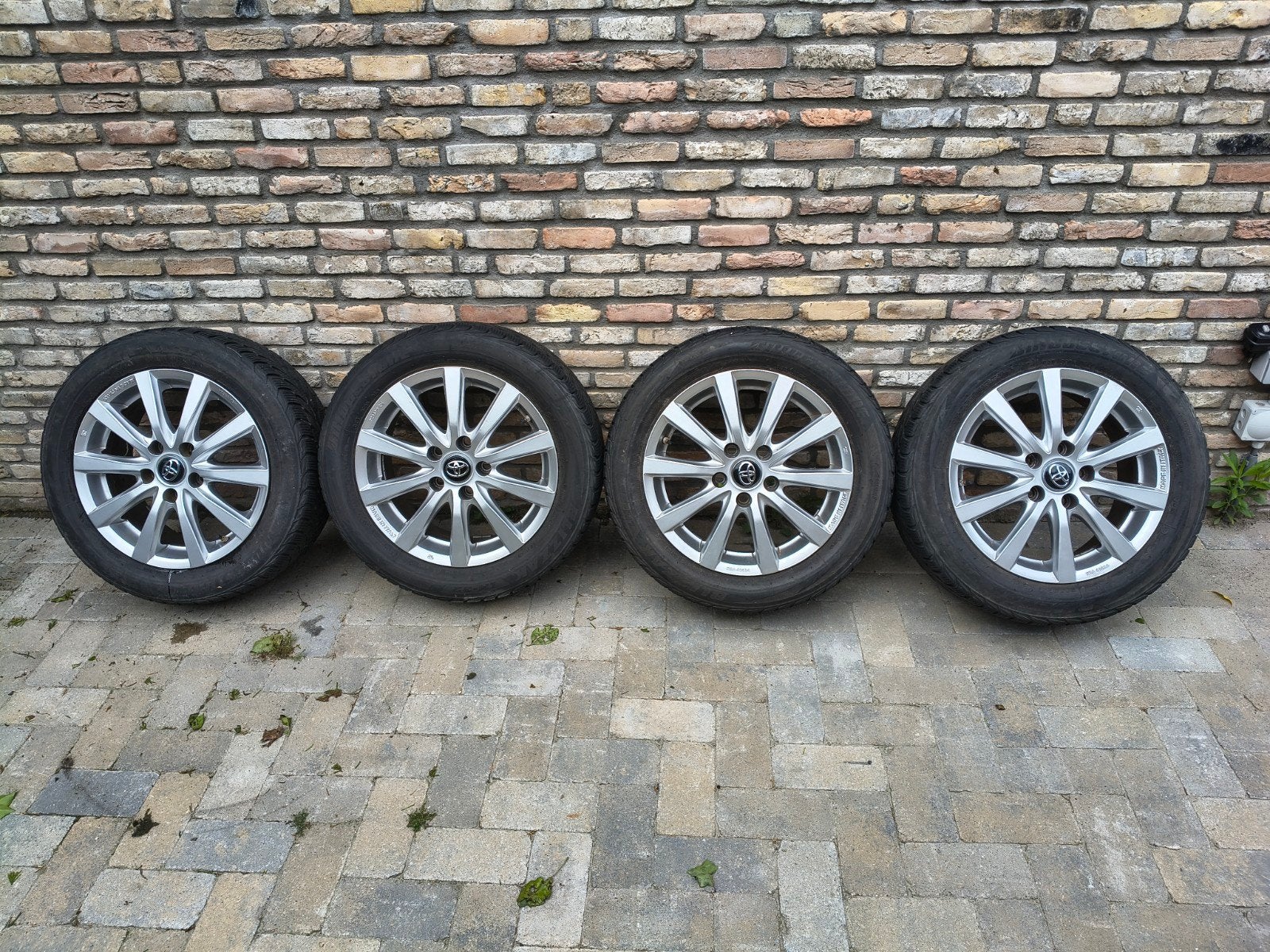 Toyota Yaris 16 inch velgen  met goede winterbanden, Auto-onderdelen, Banden en Velgen, Ophalen, Gebruikt, 16 inch, Banden en Velgen