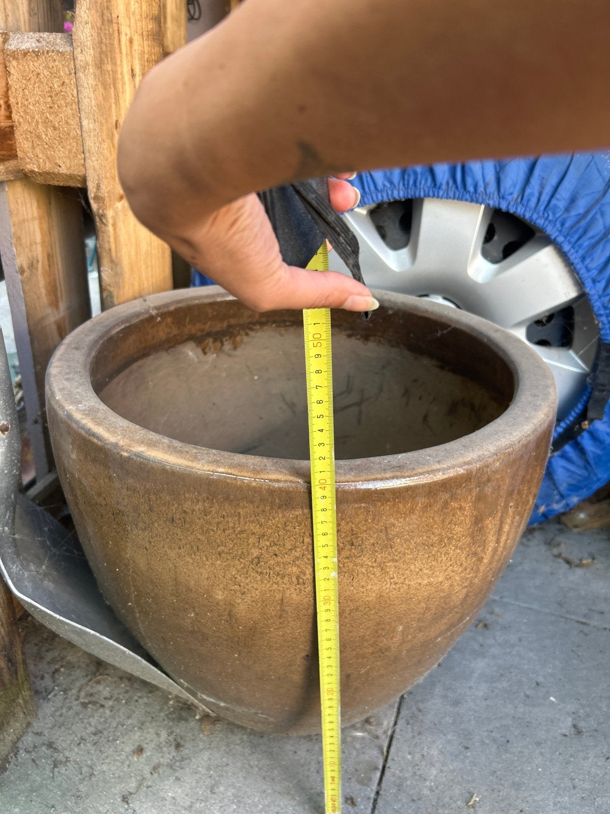 Grote bruine bloempot, zo goed als nieuw, Tuin en Terras, Bloempotten, Ophalen, 40 cm of meer, Rond, Binnen