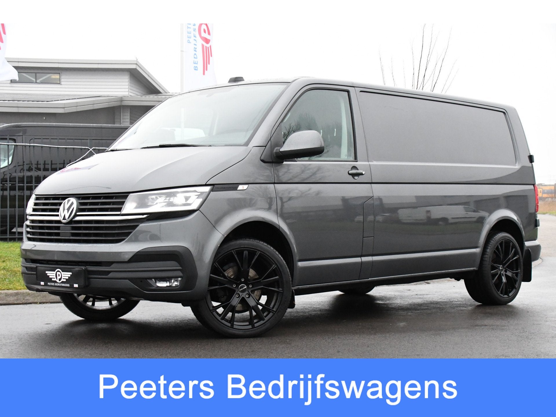 Volkswagen Transporter 2.0 TDI L2H1 30 PB Edition Highline A, Auto's, Dealer onderhouden, Gebruikt, 4 cilinders, 150 pk
