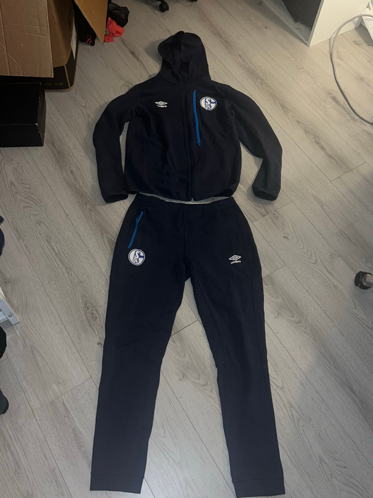 Umbro Schalke 04 Trainingspak - Maat M EXCLUSIEF, Ophalen of Verzenden, Zo goed als nieuw, Voetbal, Maat 48/50 (M)
