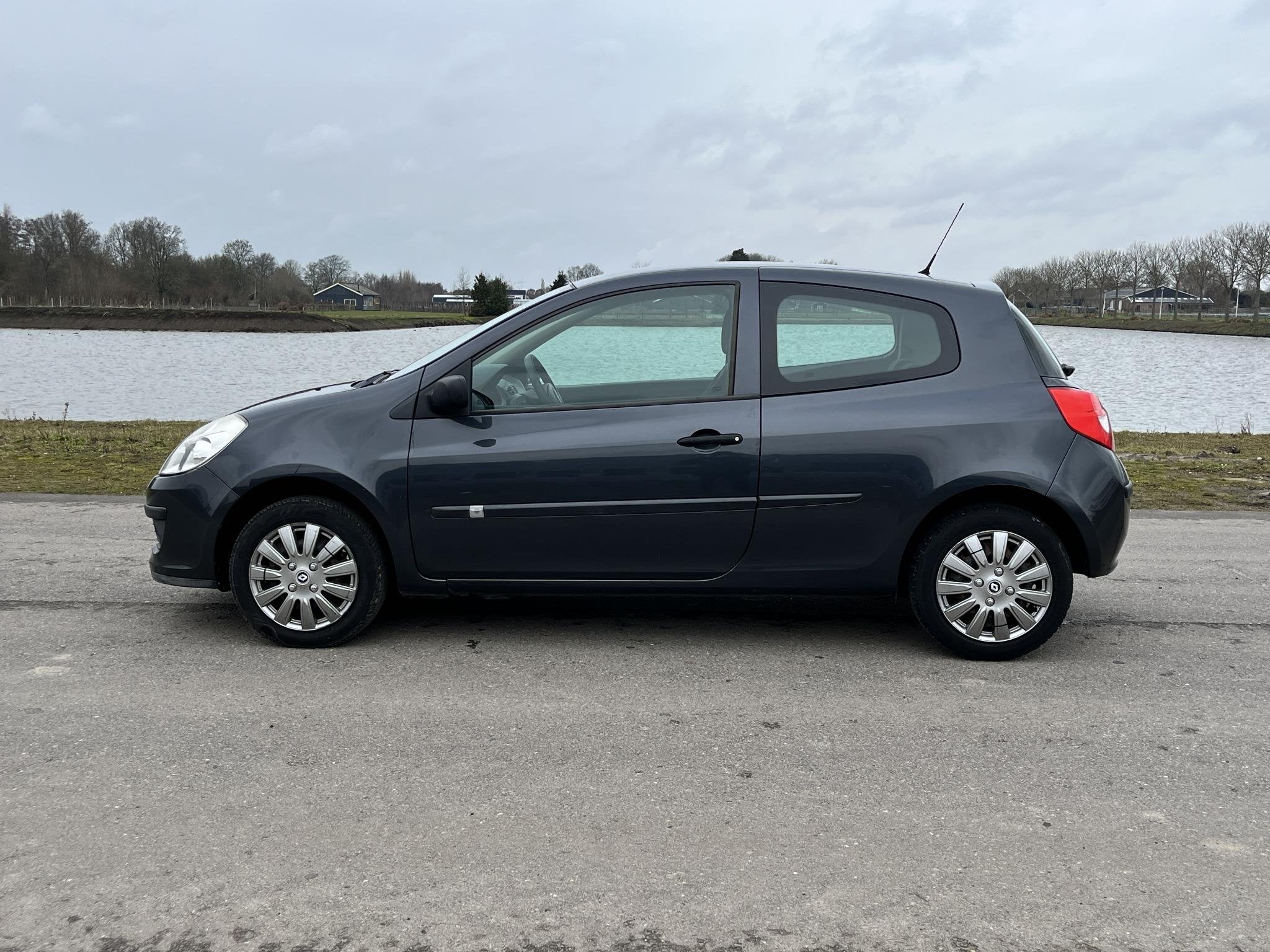 Renault Clio 1.2-16V Special Line Airco, radio, pdc achter, Voorwielaandrijving, Gebruikt, 4 cilinders, 1055 kg