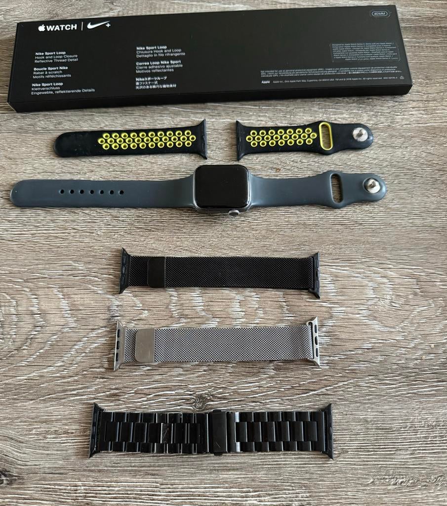Apple Watch Series 4 Nike + met extra bandjes (batterij defe, Ophalen of Verzenden, Gebruikt, Zwart, IOS