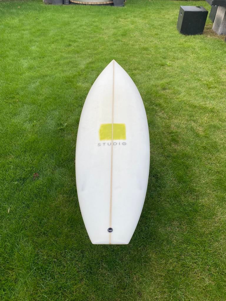 Studio surfboard 6’0, Watersport en Boten, Golfsurfen, Ophalen, Zo goed als nieuw, Shortboard, Met koord
