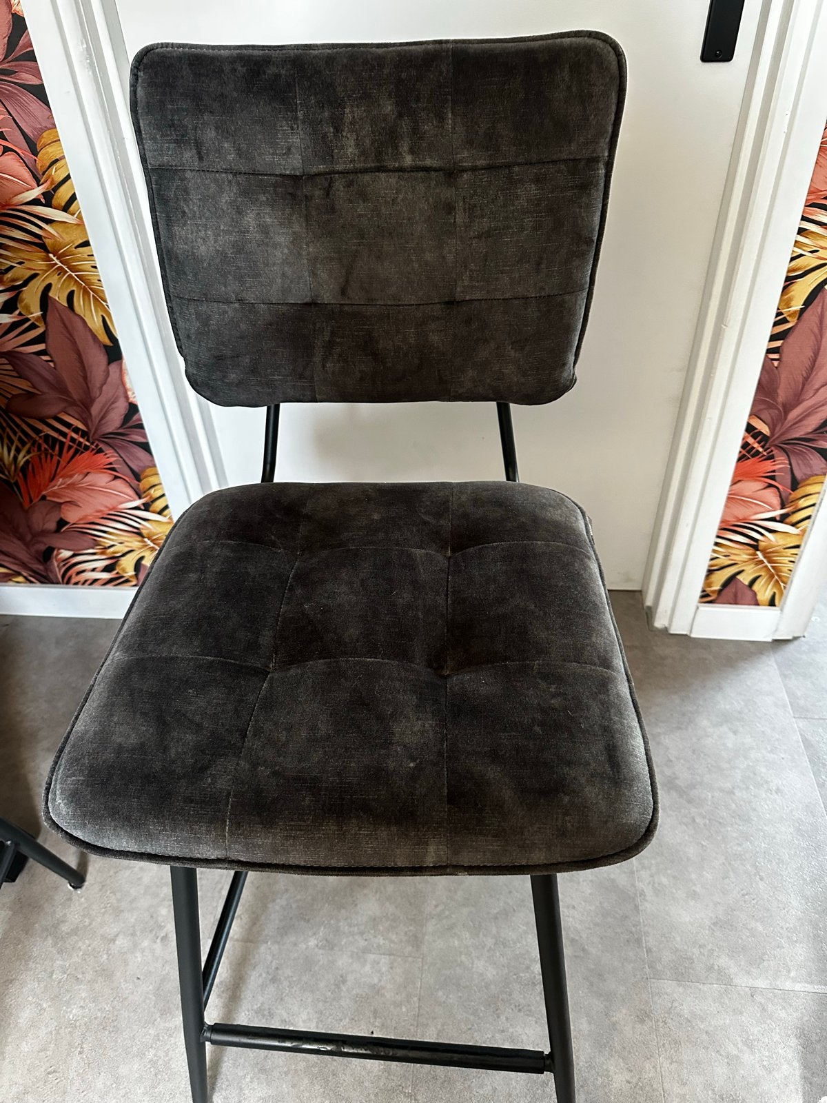 Barkrukken antraciet velvet - Henders&Hazel, Huis en Inrichting, Barkrukken, Ophalen, Gebruikt, Met voetsteun, 60 tot 90 cm