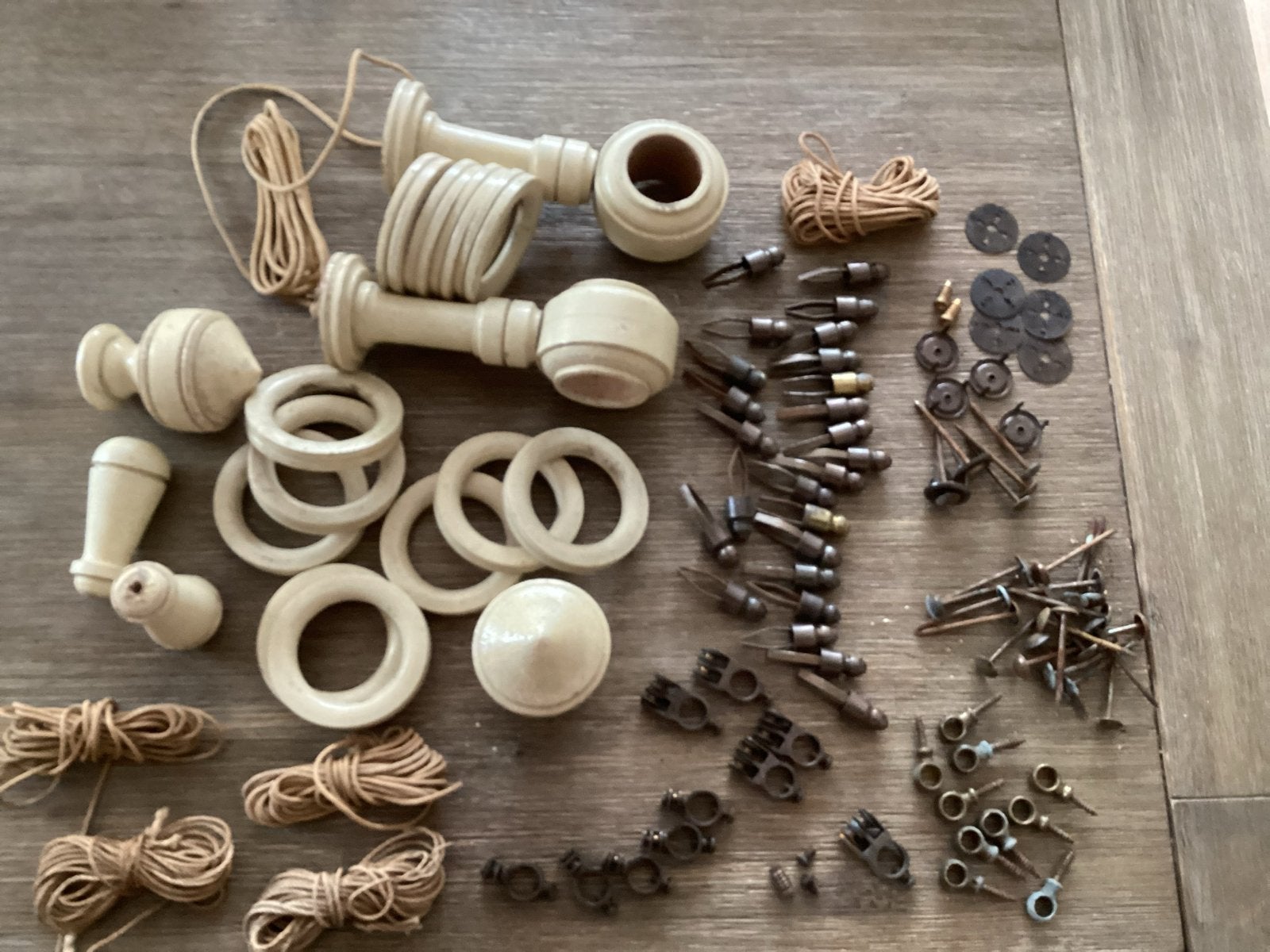 Houten onderdelen en accessoires voor gordijnroede, Inclusief montageonderdelen, Gebruikt, Beige, Hout