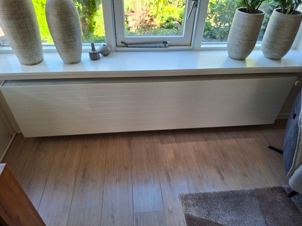 Sentimo radiatorbekleding Groove RAL 9016 – 200 cm, Ophalen, Gebruikt